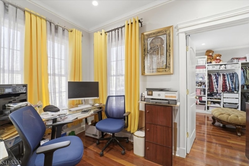 60 Stewart Ave image 26