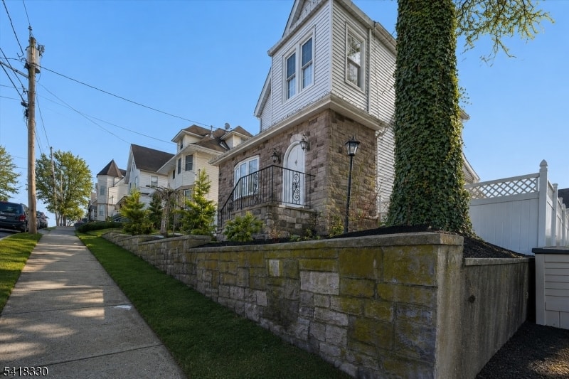 60 Stewart Ave image 3