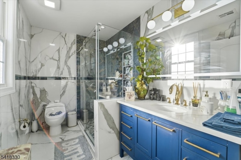 60 Stewart Ave image 33
