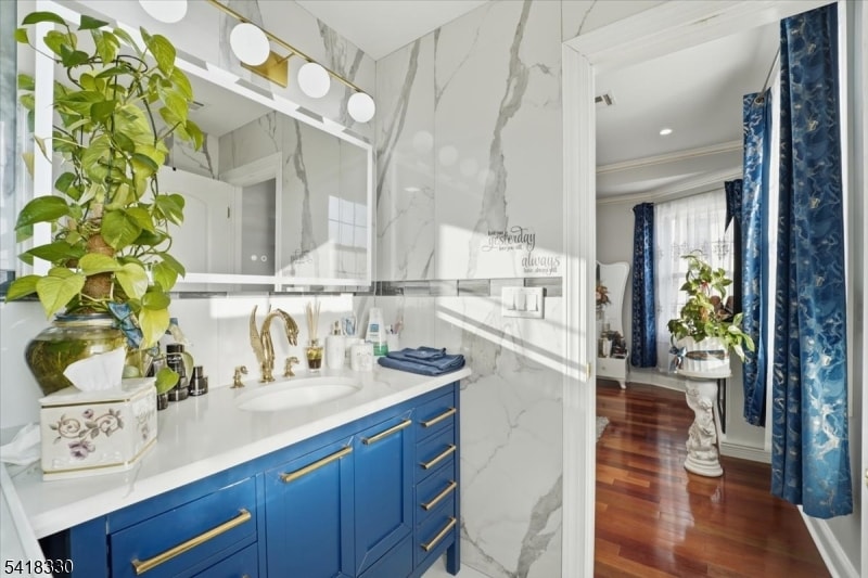 60 Stewart Ave image 35