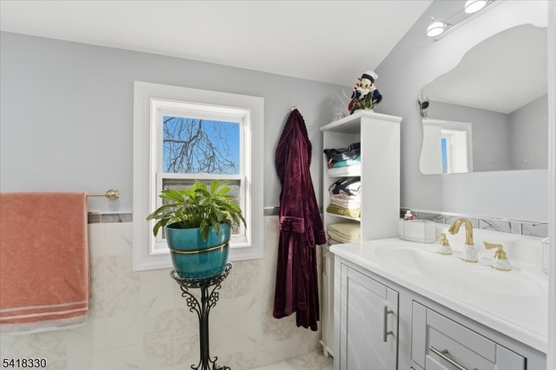 60 Stewart Ave image 39