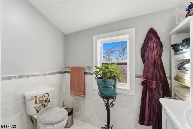 60 Stewart Ave image 40