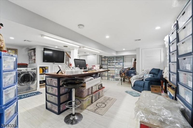 60 Stewart Ave image 43