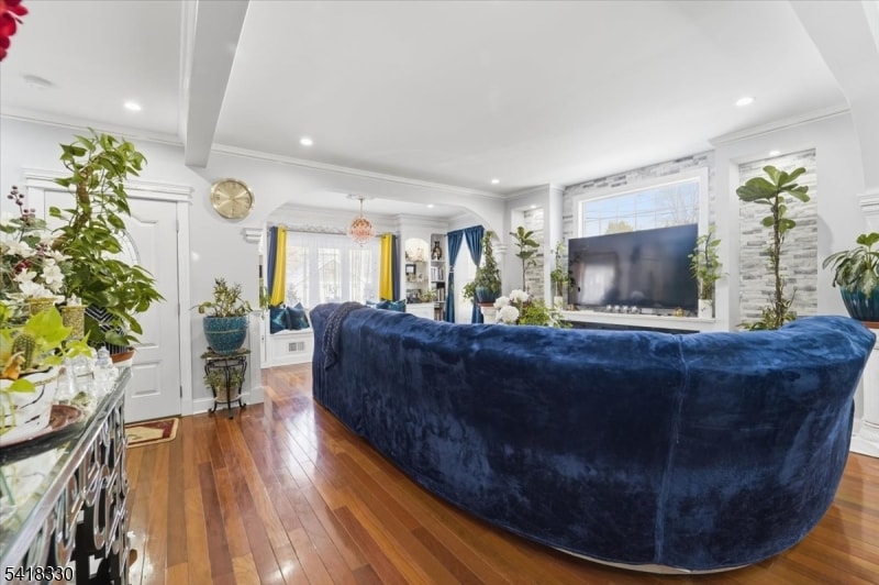 60 Stewart Ave image 6