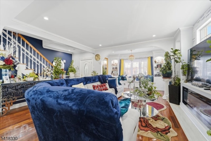 60 Stewart Ave image 7
