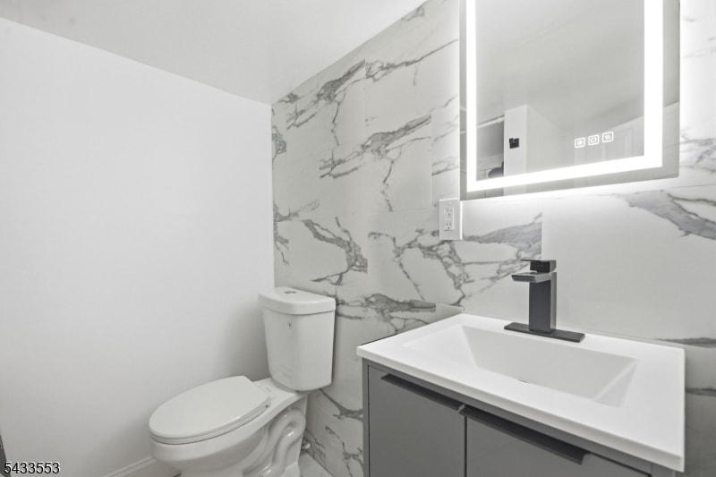 139 W 51st St image 15