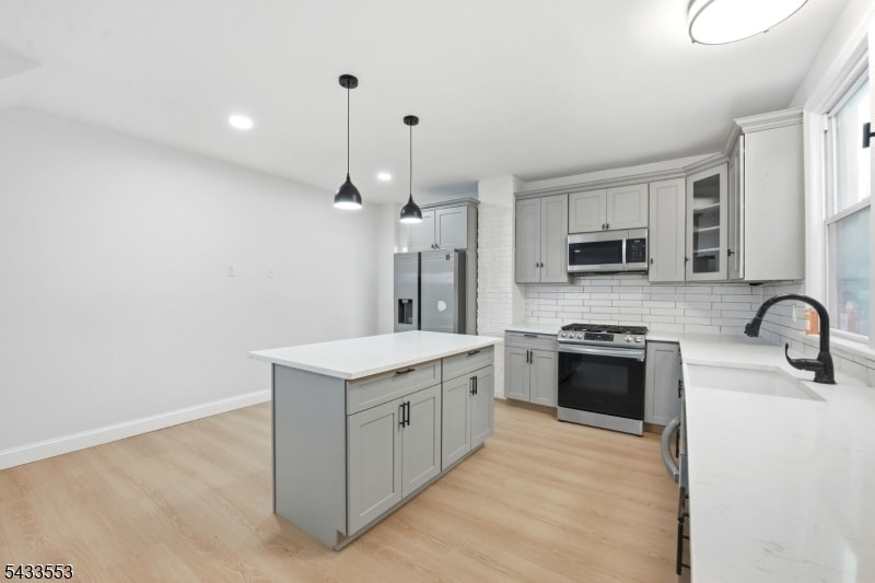 139 W 51st St image 7