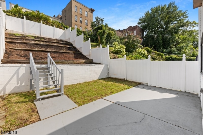 174 Terrace Ave image 33