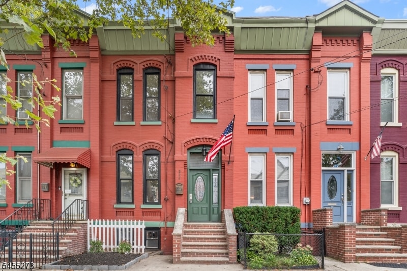224 Ege Ave image 1
