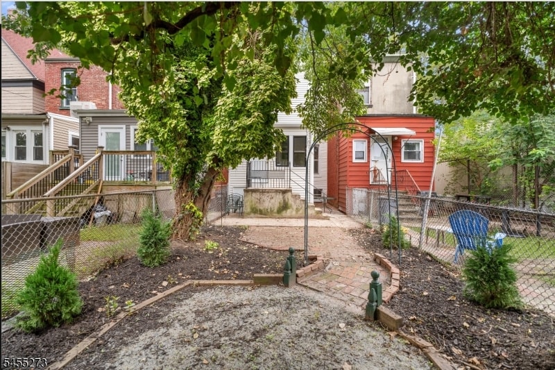 224 Ege Ave image 5