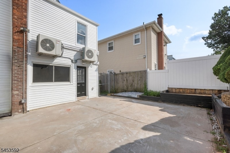 345 Forest St image 32
